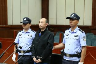 不传也不射！奥斯卡和队友单刀2打1，选择过门将被蹇韬出击破坏